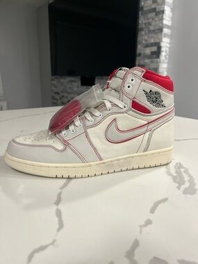 Nike sneaker in white with red accents